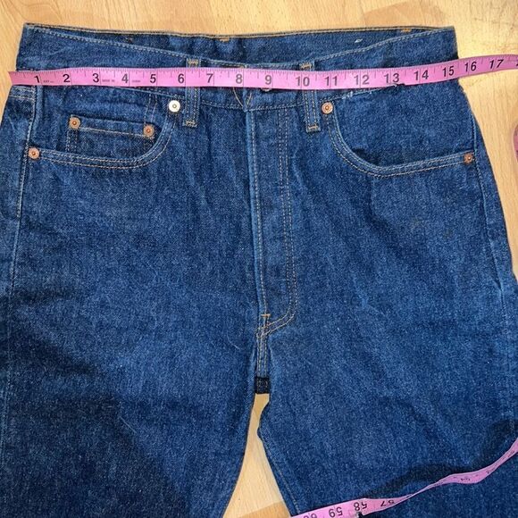 True Vintage 1980s Levi’s 501 Button Fly Dark Wash USA Blue Jeans size 33/36 - Picture 11 of 16